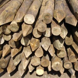 Postes de madera tratada en autoclave