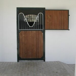 PUERTA DE BOX DE EXTERIOR / INTERIOR
