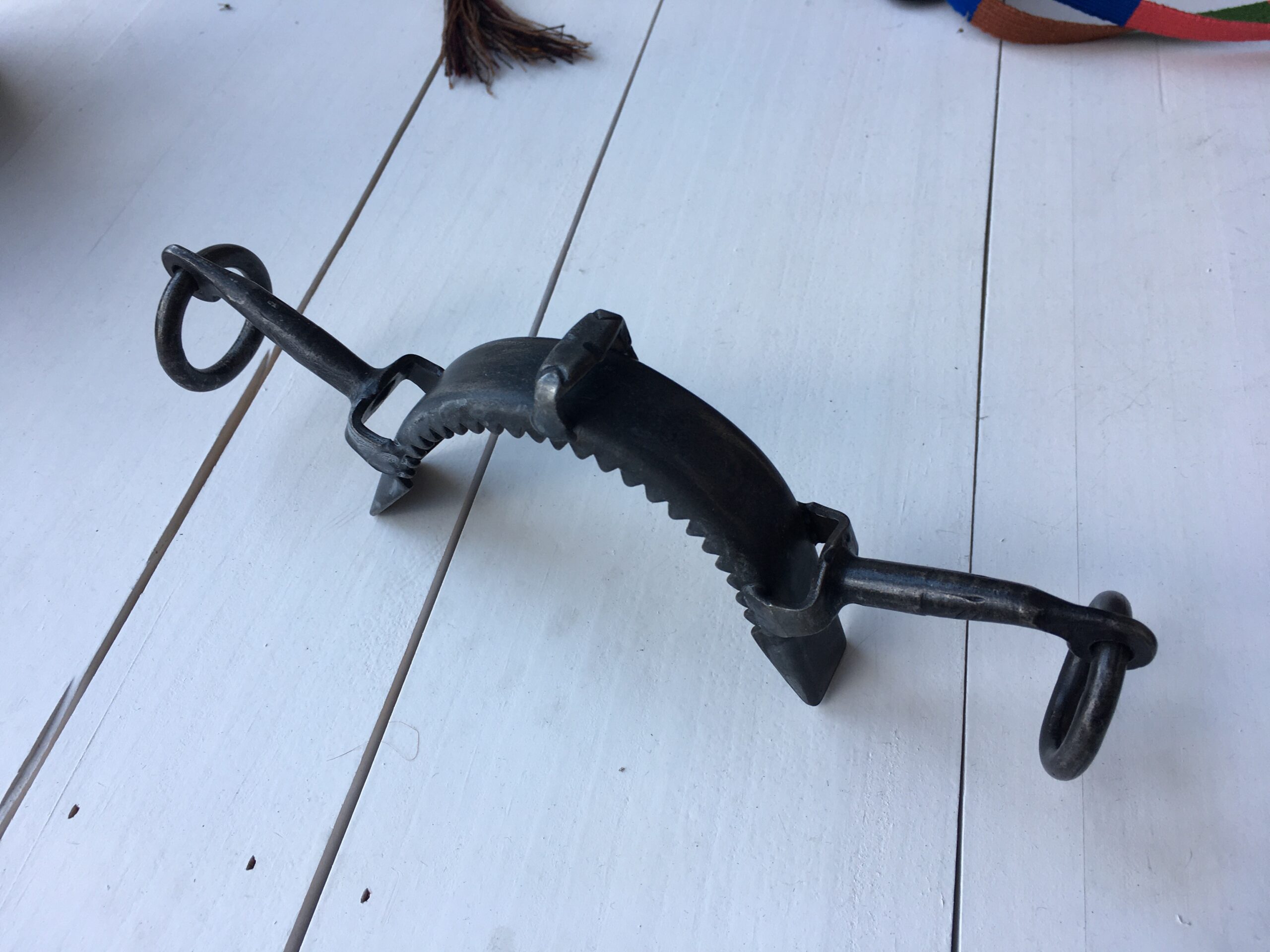 Muserola fragua Inox. Pavonada 2 Pilares con Pasadores Metálicos