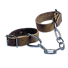 TRABA DE PATAS EN CUERO